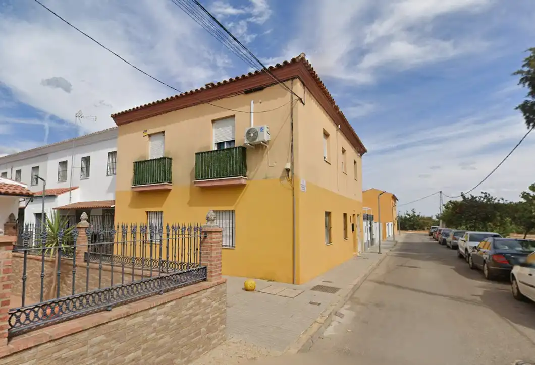 Vista exterior de Casa o xalet en venda en Peñaflor, Sevilla