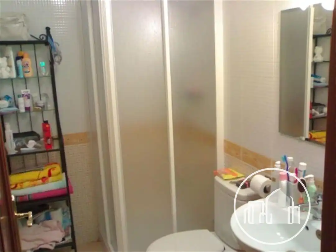 Baño de Piso en venta en Medina de Pomar con Calefacción y Trastero
