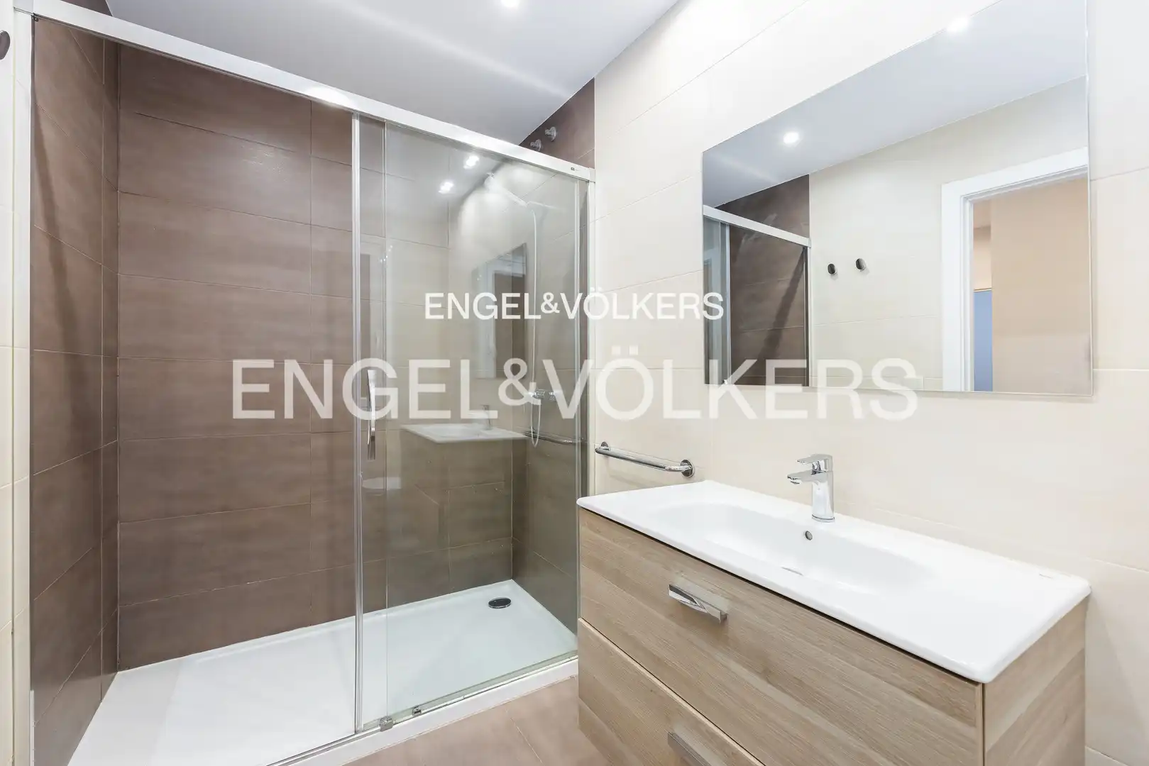 Baño de Piso en venta en Vigo  con Calefacción, Terraza y Balcón