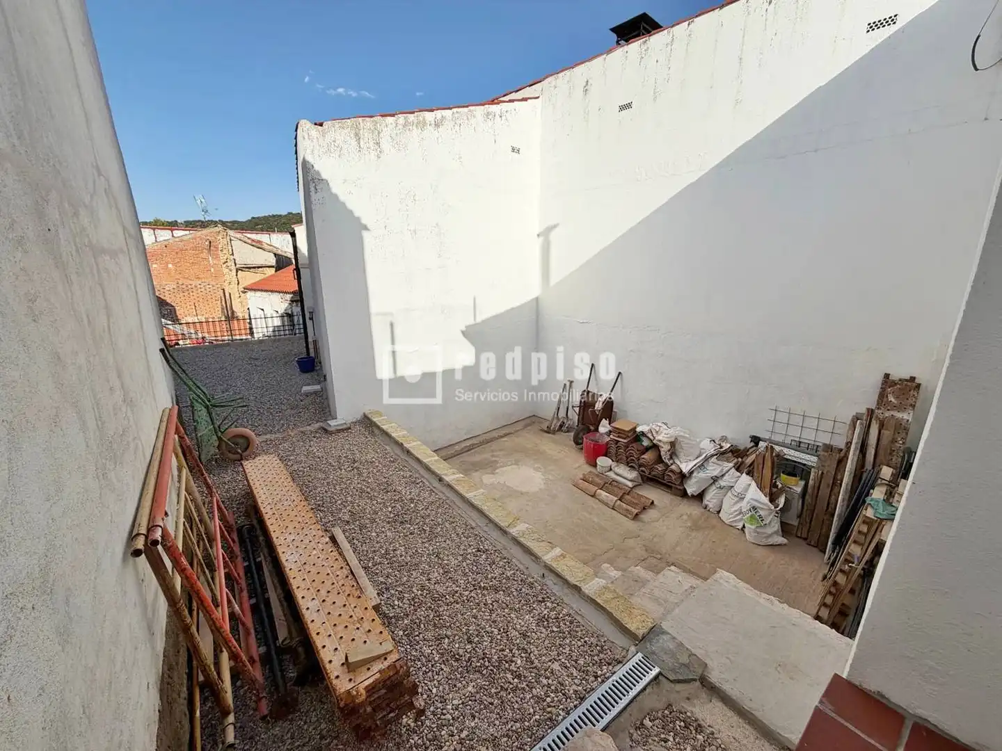 Exterior view of Houses for sale in Chiloeches  with Heating, Terrace and Furnished