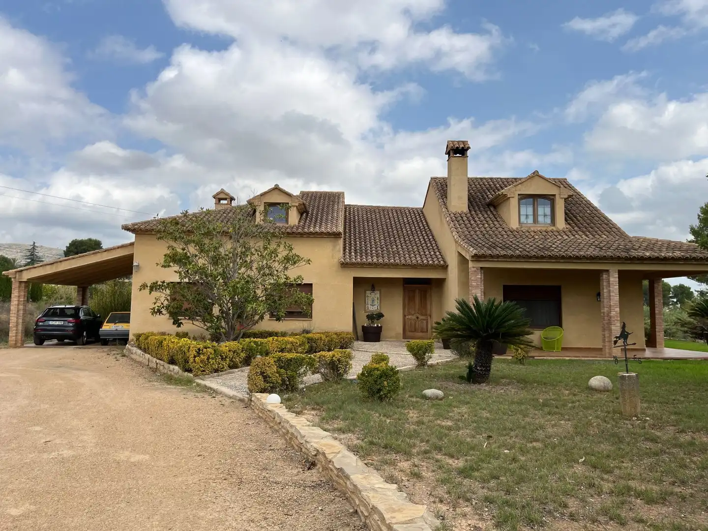 House with pool for sale in Santa Ana