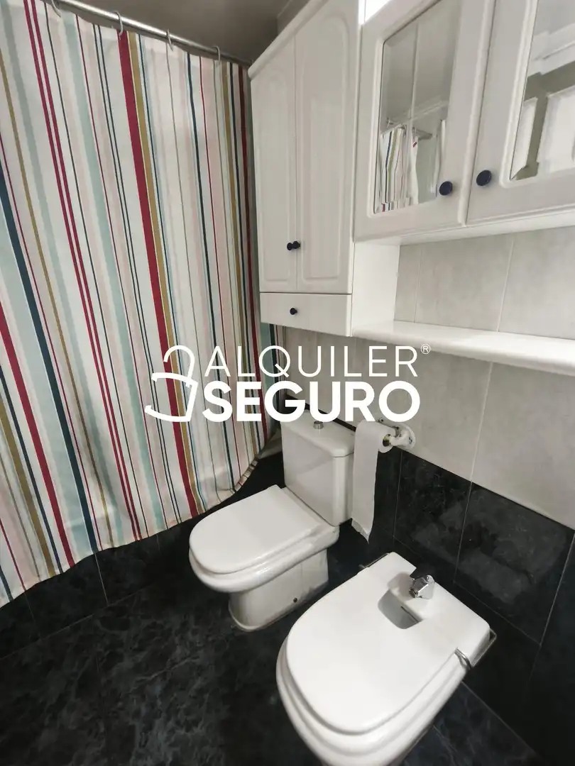 Badezimmer von Wohnung zur Miete in Zaragoza mit Heizung und Möbliert