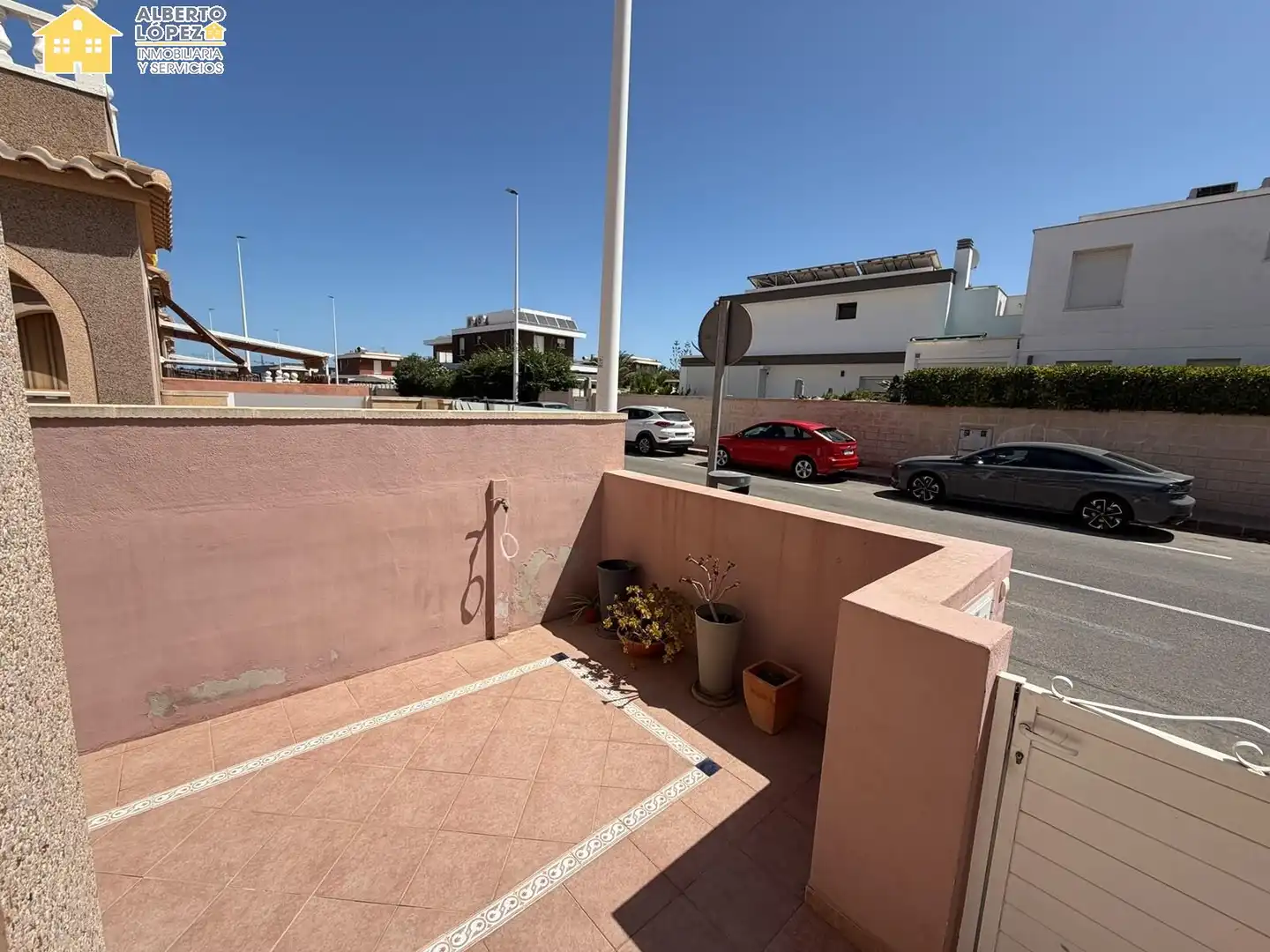 Vista exterior de Casa o chalet de alquiler en Santa Pola con Terraza, Amueblado y Alarma