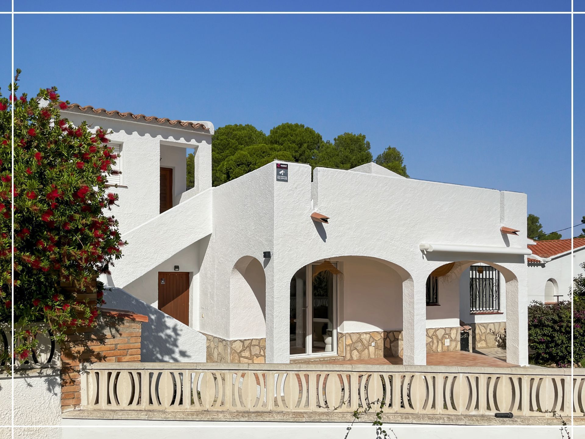 Vista exterior de Casa o xalet en venda en Mont-roig del Camp amb Aire condicionat, Calefacció i Jardí privat