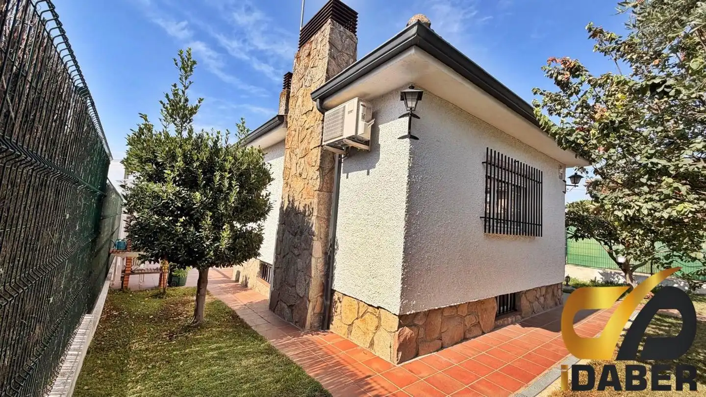 Exterior view of Houses for sale in Carranque  with Air Conditioner, Heating and Private garden