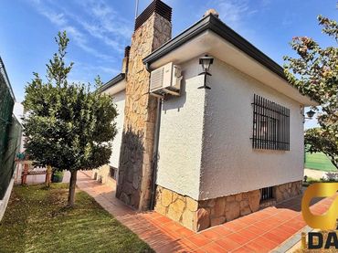 Casa amb jardí en venda a Carranque