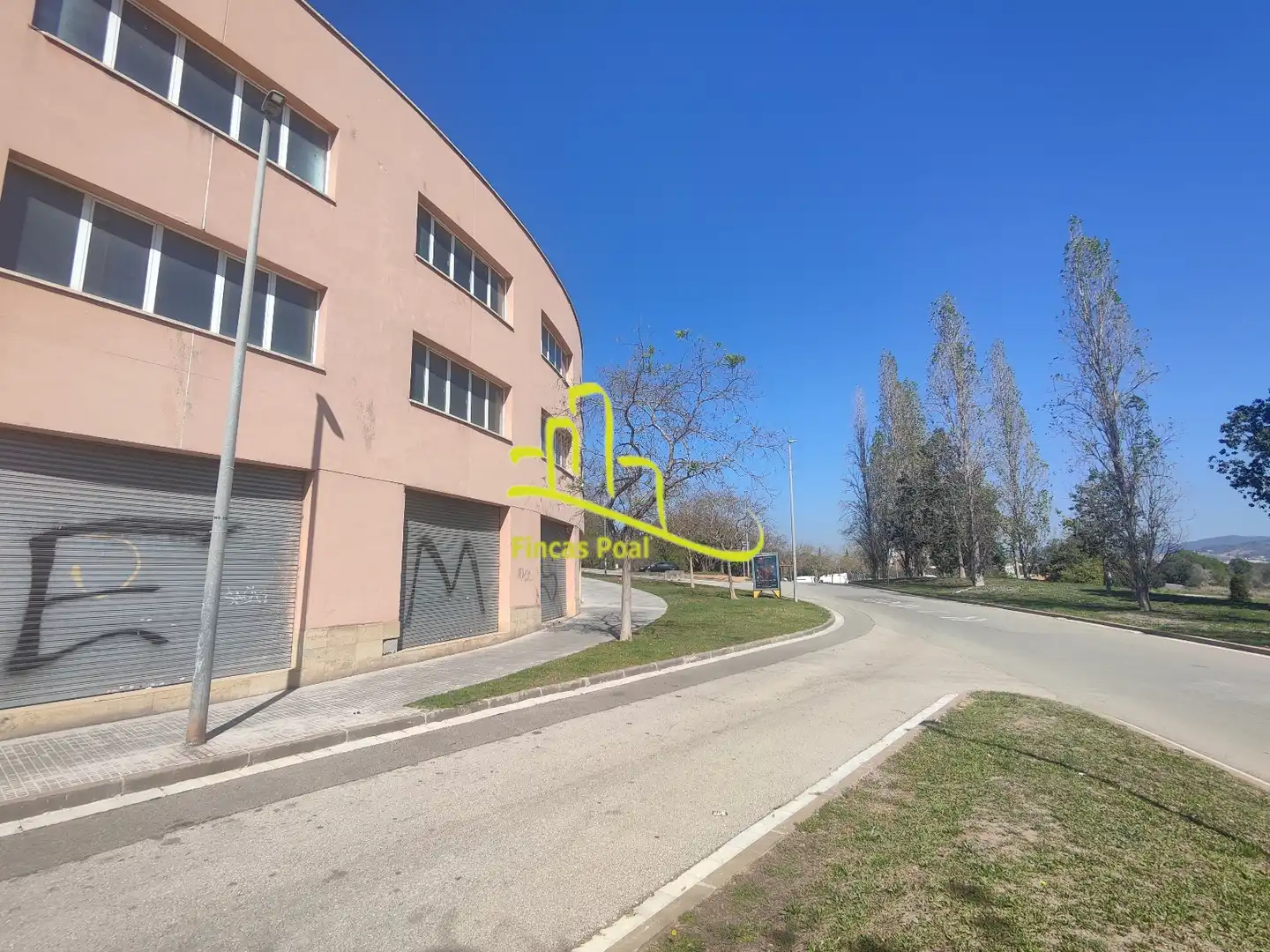 Außenansicht von Fabrikhallen zum Verkauf in Santa Coloma de Cervelló