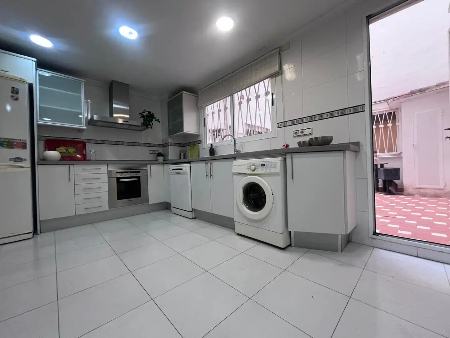 Cocina de Piso en venta en La Pobla de Farnals con Terraza, Horno y Balcón