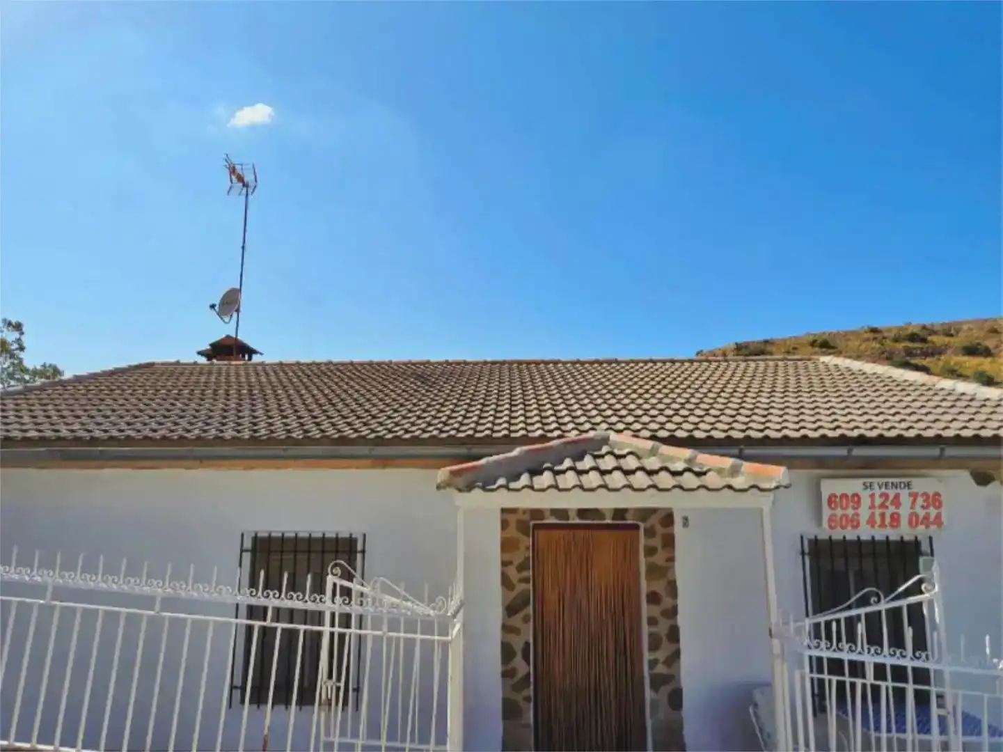 Vista exterior de Casa o xalet en venda en Ossa de Montiel amb Balcó