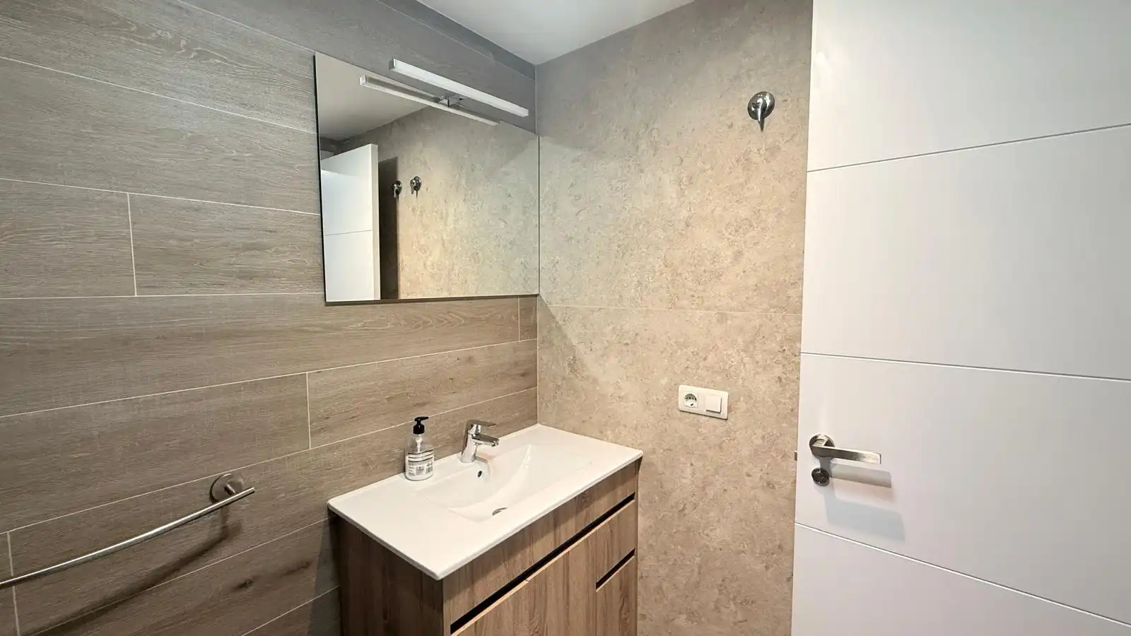 Bathroom of Flat for sale in Oropesa del Mar / Orpesa  with Air Conditioner, Heating and Terrace