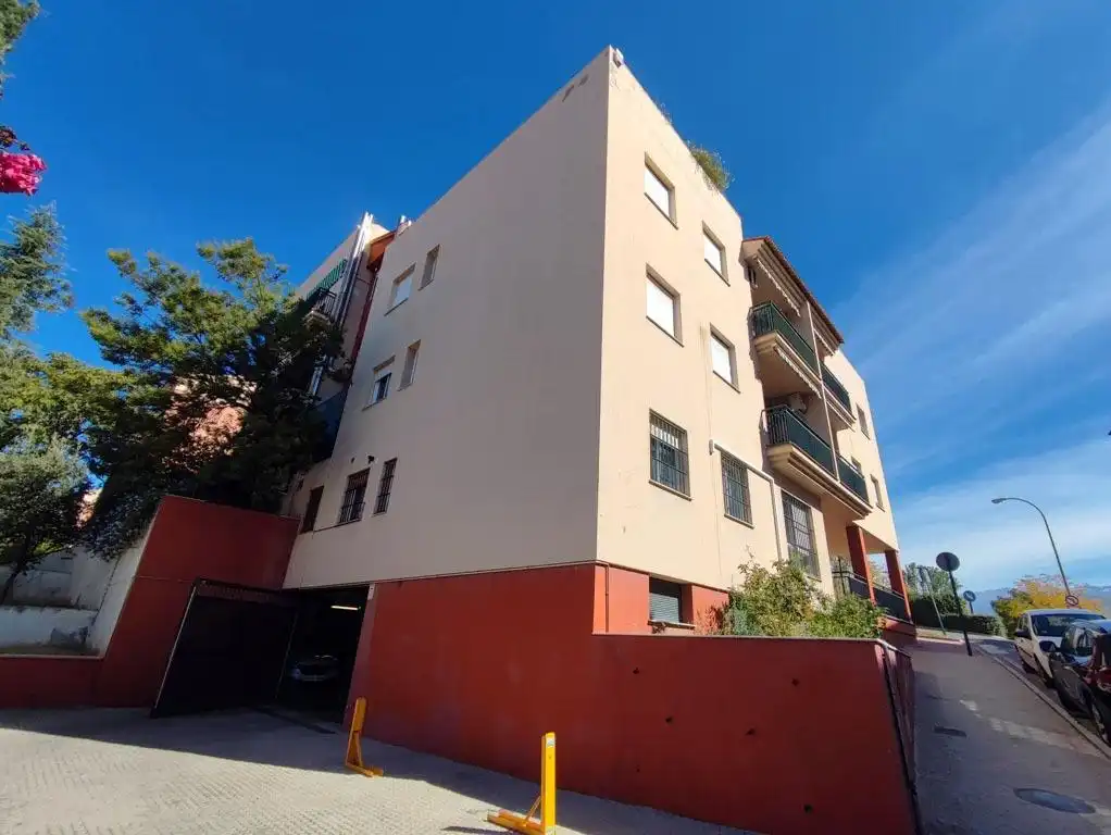 Exterior view of Attic for rent in Genil