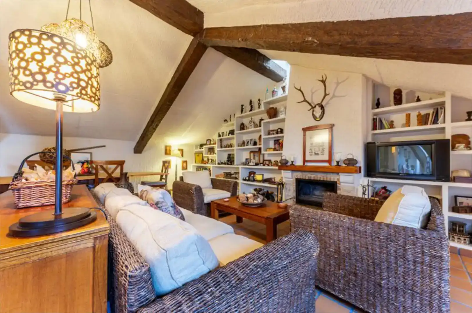 Sala d'estar de Casa adosada en venda en Ibi amb Aire condicionat, Jardí privat i Parquet