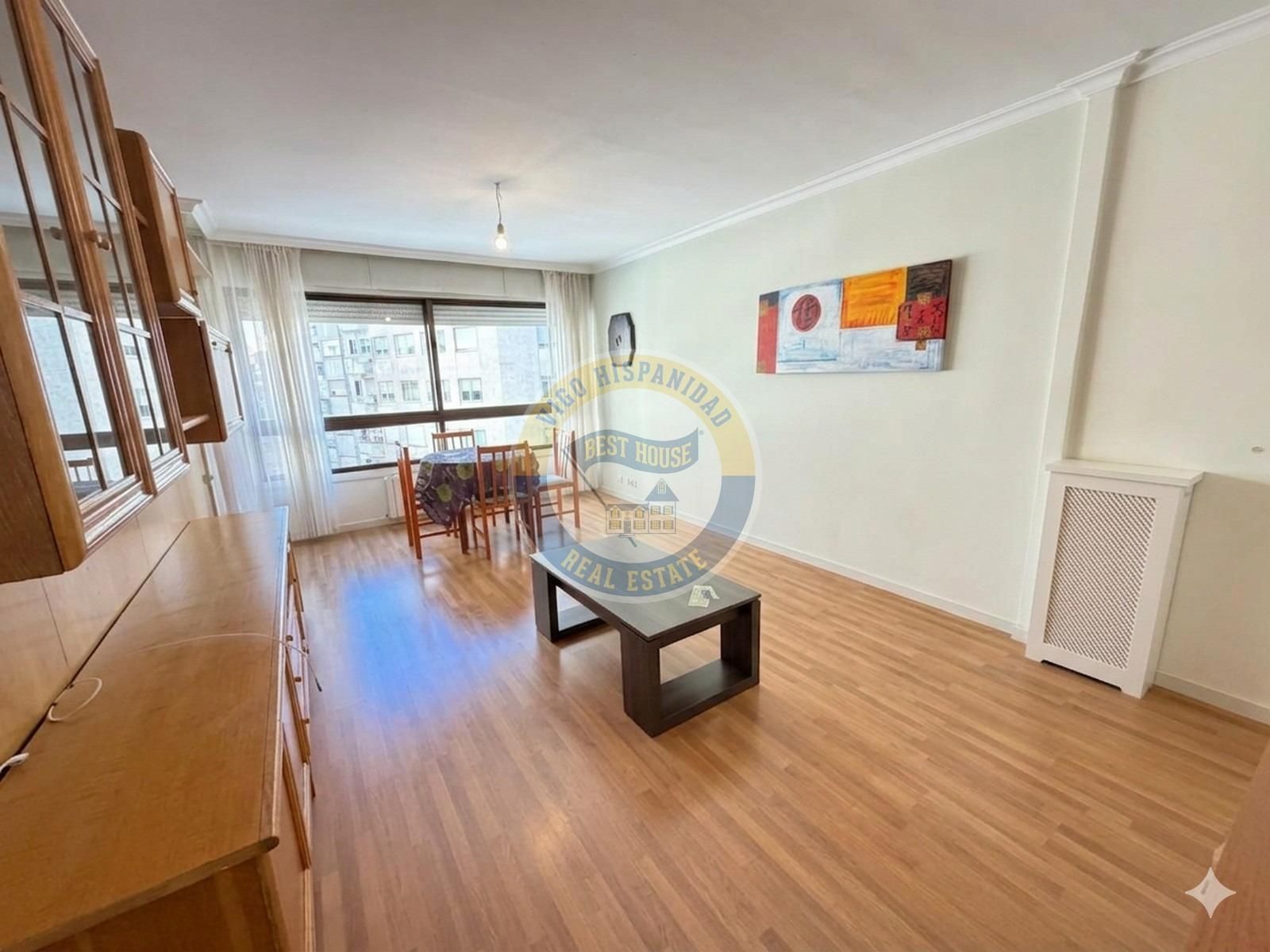 Vista exterior de Pis de lloguer en Vigo  amb Parquet, Moblat i Balcó