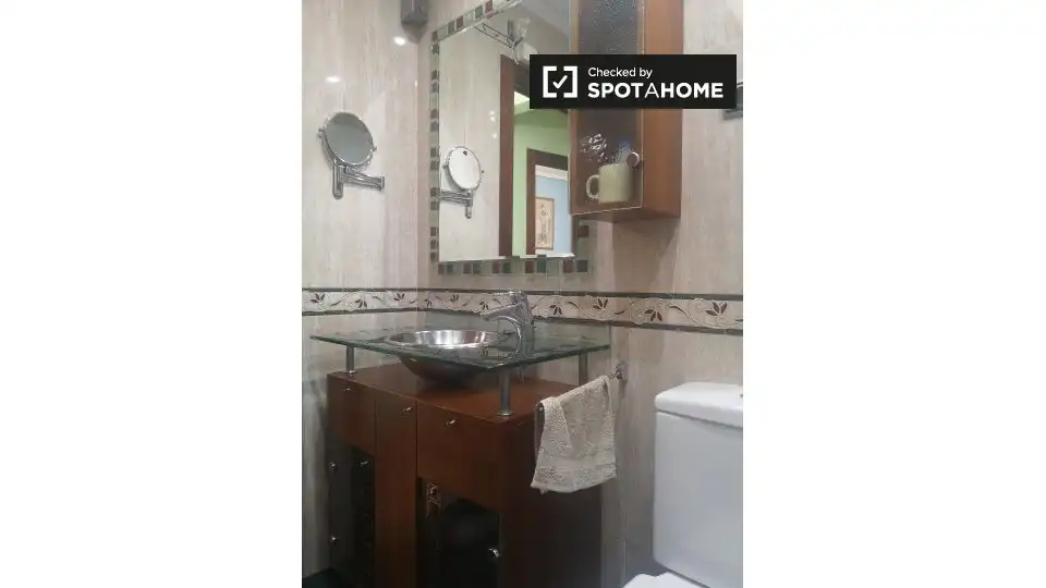 Baño de Apartamento para compartir en Bilbao  con Aire acondicionado, Calefacción y Terraza