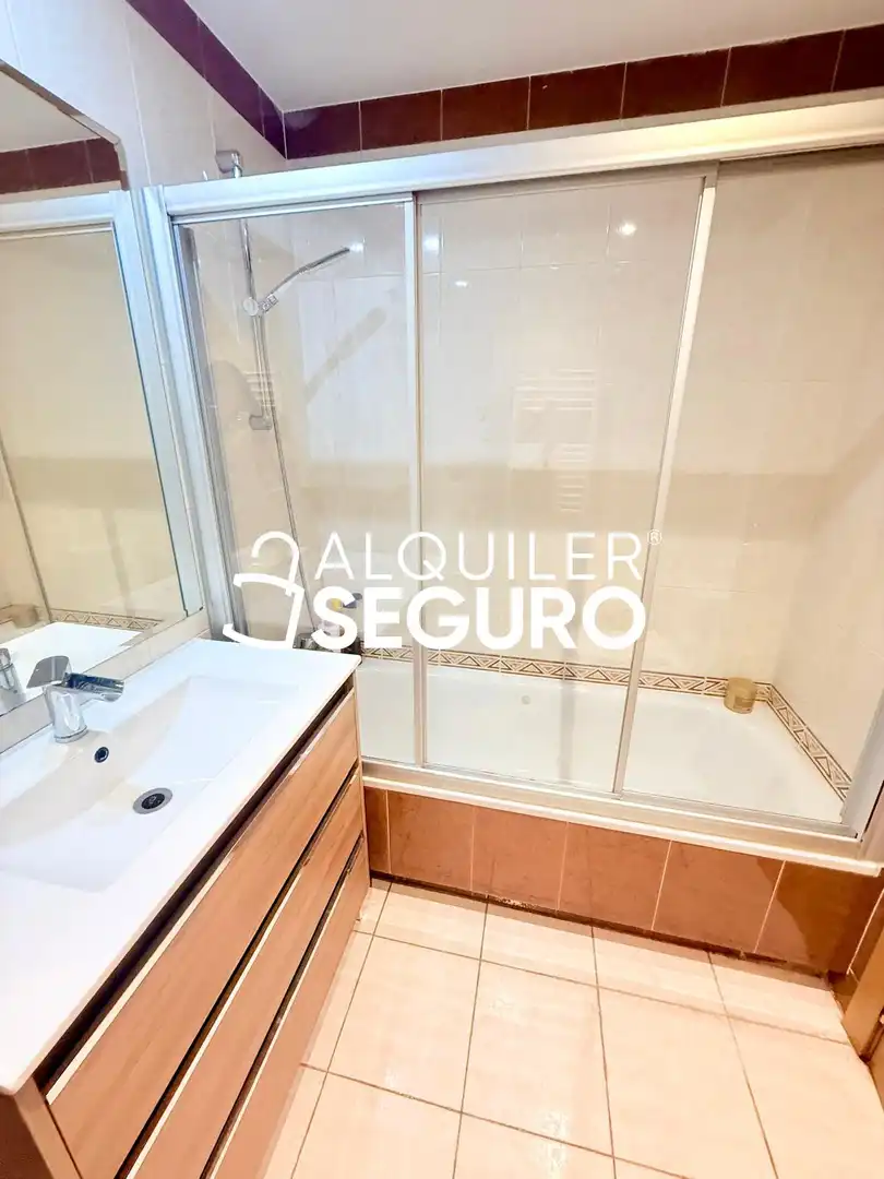 Bedroom of Flat for rent in Madrid  with Air Conditioner and Heating