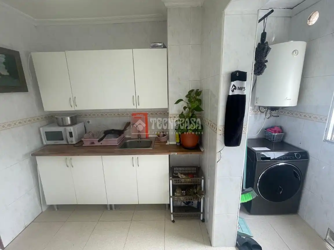 Kitchen of Flat for sale in Sevilla  with Air Conditioner and Balcony