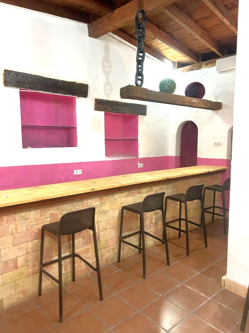 Premises to rent in Cartagena  with Air Conditioner, Heating and Furnished