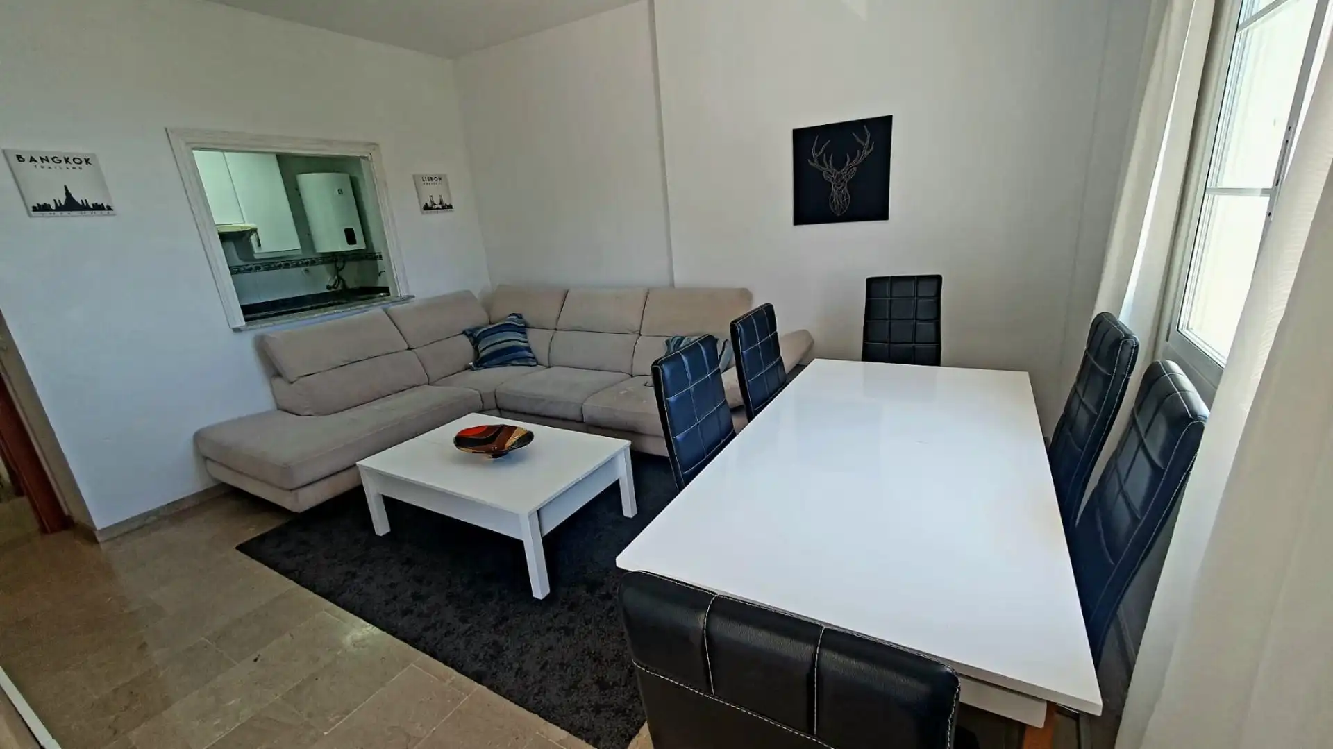 Sala d'estar de Apartament de lloguer en Benalmádena amb Terrassa, Moblat i Piscina comunitària