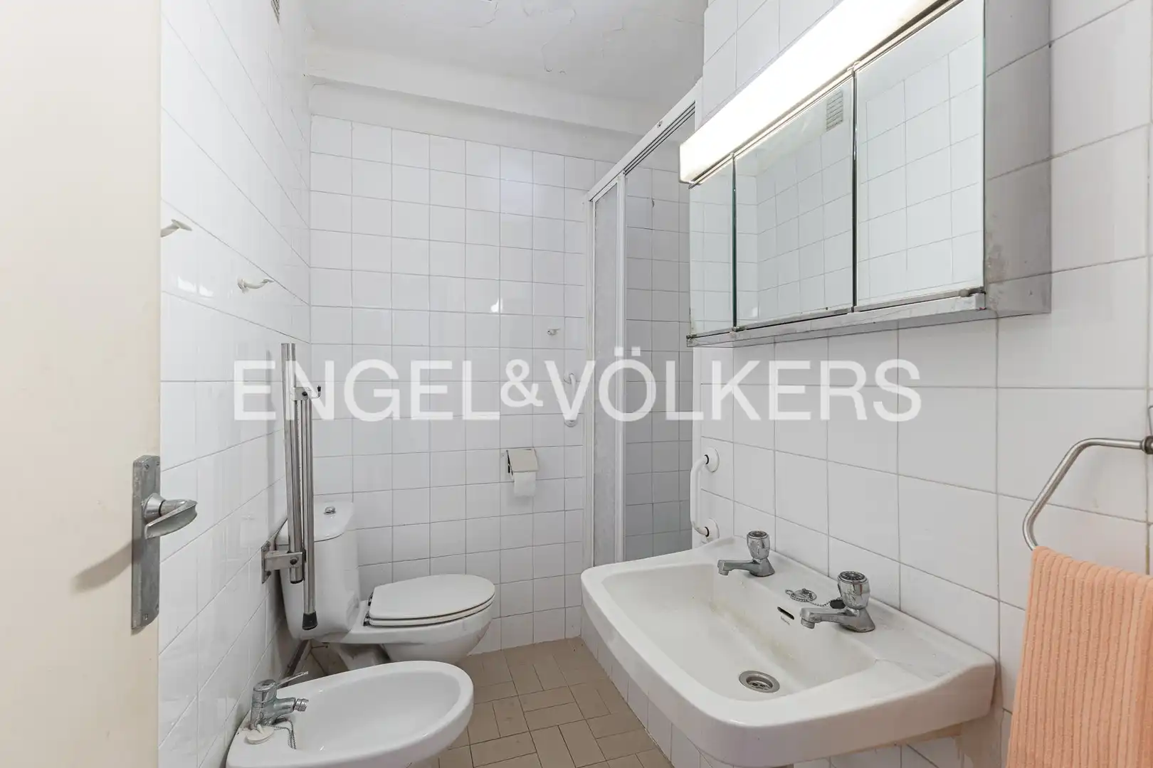 Badezimmer von Wohnung zum Verkauf in Barcelona mit Heizung