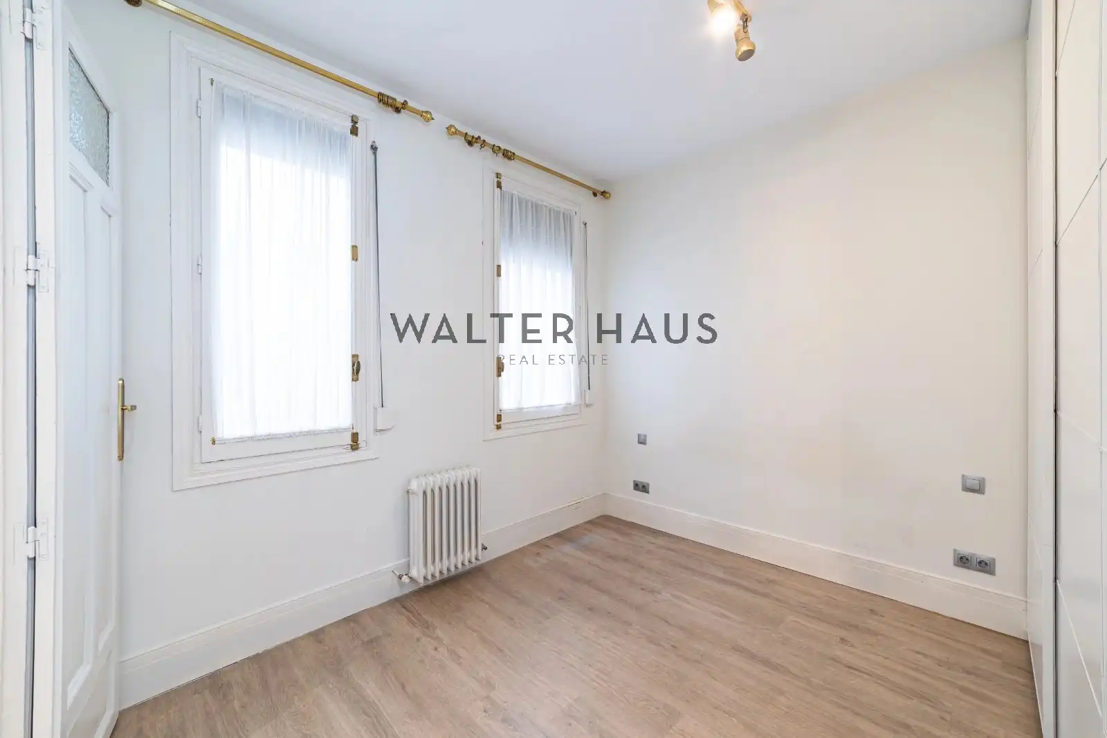 Flat for sale in Madrid  with Air Conditioner, Heating and Oven