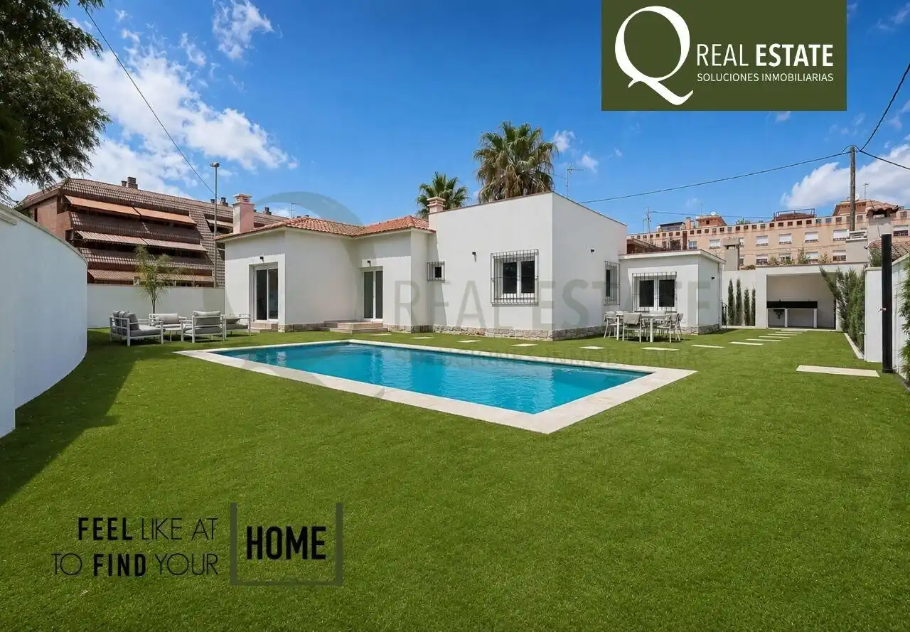 Vista exterior de Casa o xalet en venda en Sant Joan d'Alacant amb Aire condicionat, Jardí privat i Piscina