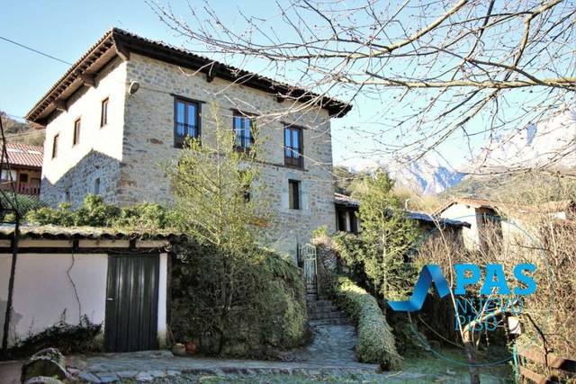 Casa-chalet en Venta en Barrio Baro en Camaleño