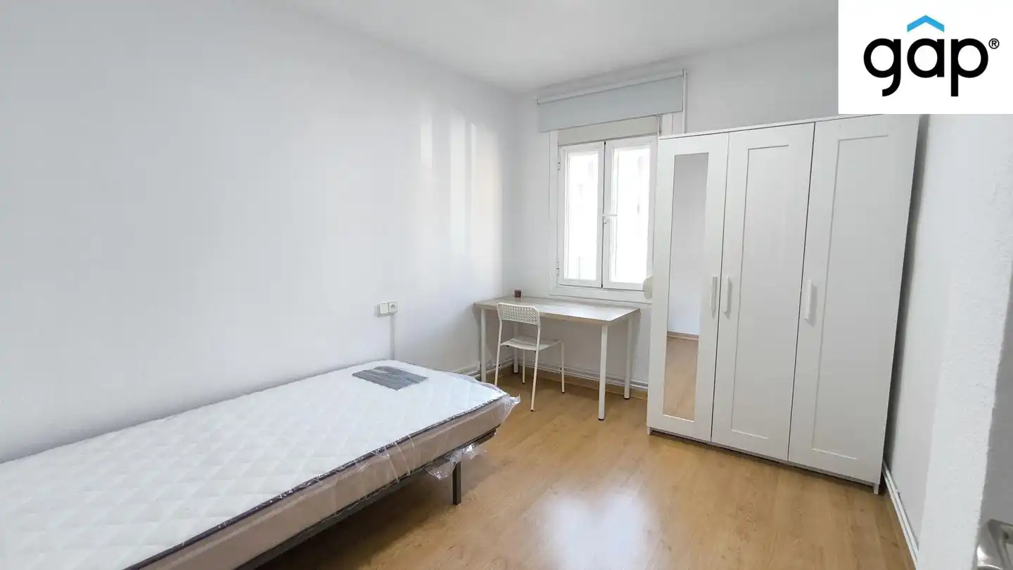 Bedroom of Flat for rent in Cuenca  with Heating, Terrace and Furnished