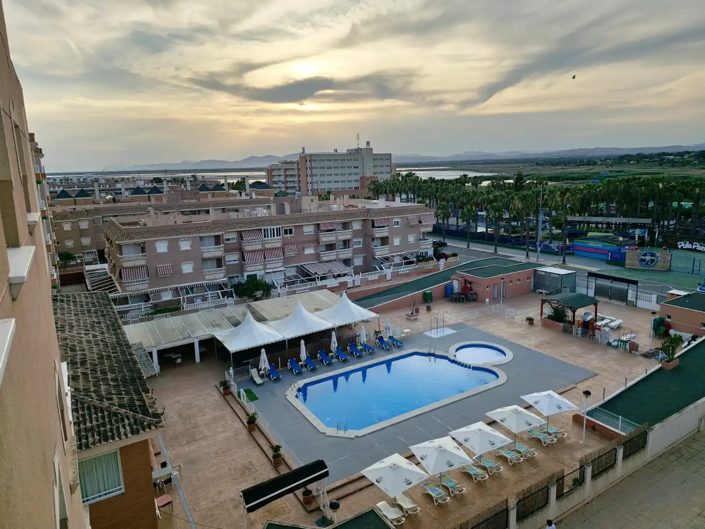 Piscina de Apartamento de alquiler en Santa Pola con Aire acondicionado, Calefacción y Amueblado