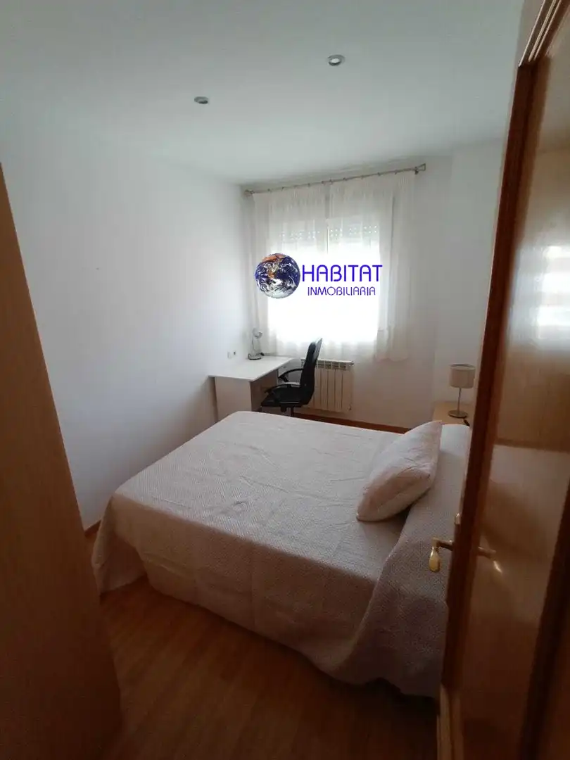 Bedroom of Flat for rent in Granada  with Air Conditioner, Heating and Furnished