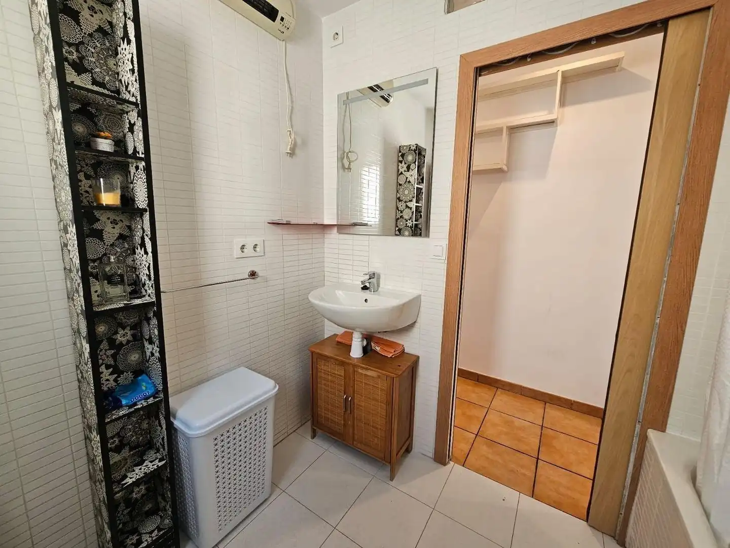 Baño de Piso de alquiler en Mislata con Aire acondicionado, Terraza y Amueblado