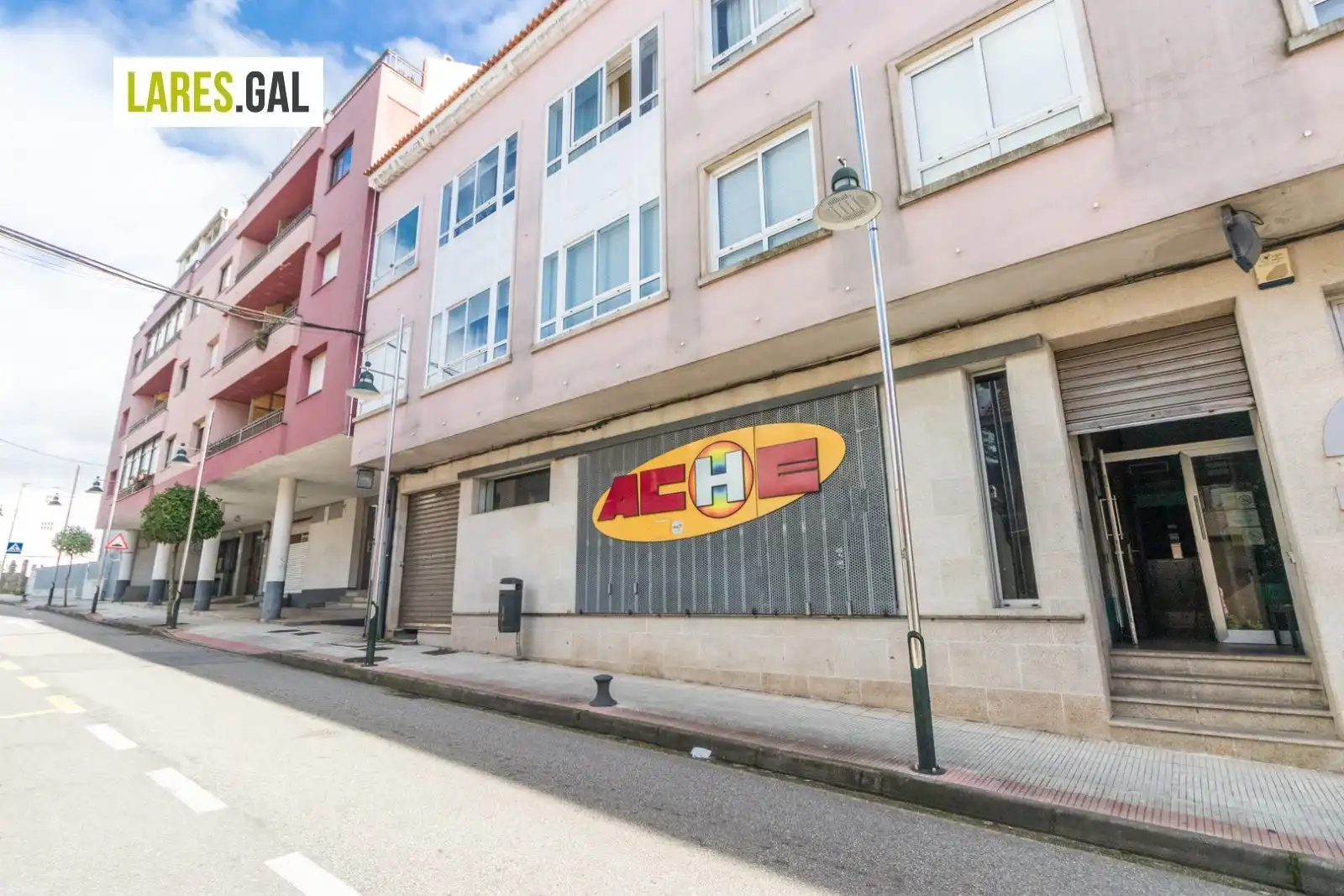 Vista exterior de Local en venda en Marín amb Domòtica