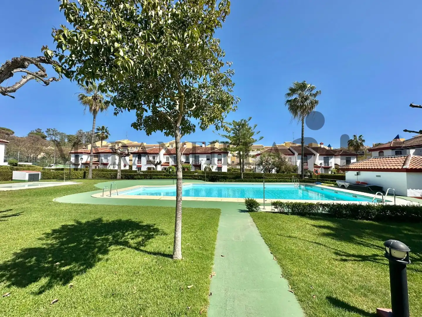 Vista exterior de Planta baixa en venda en Islantilla amb Jardí privat, Terrassa i Moblat