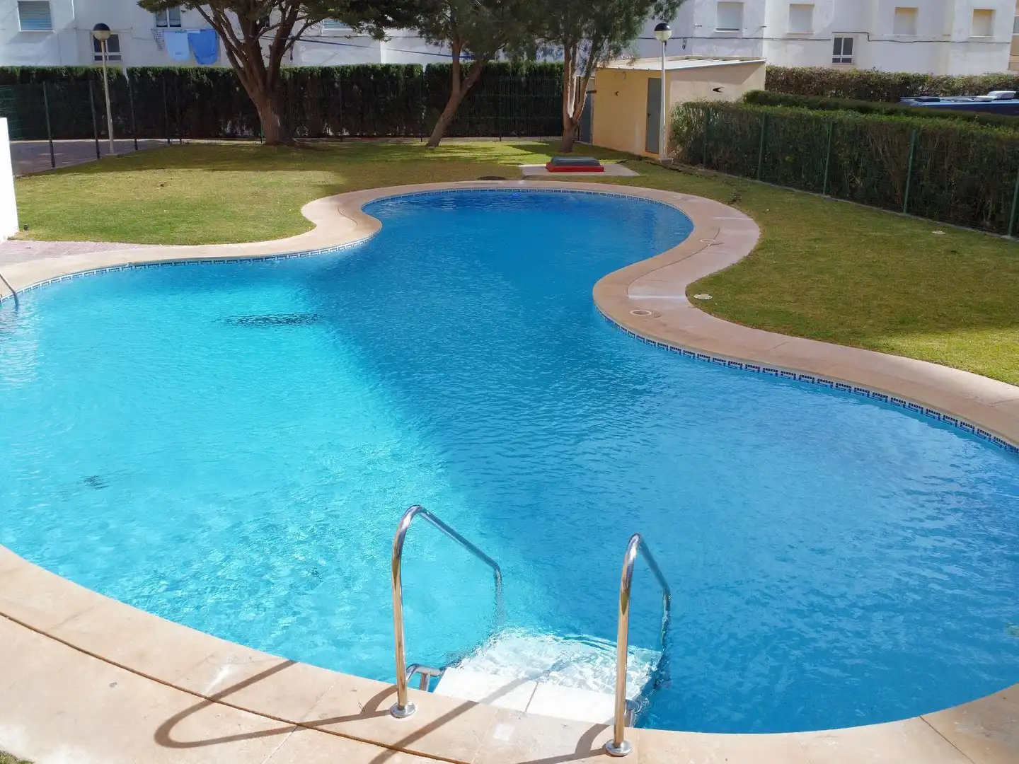 Piscina de Apartamento de alquiler en La Manga del Mar Menor con Terraza y Piscina