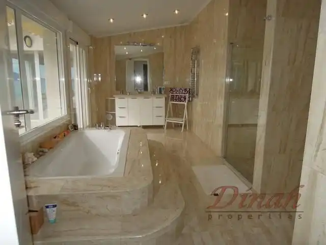 Badezimmer von Dachboden zum Verkauf in Altea mit Klimaanlage, Heizung und Terrasse
