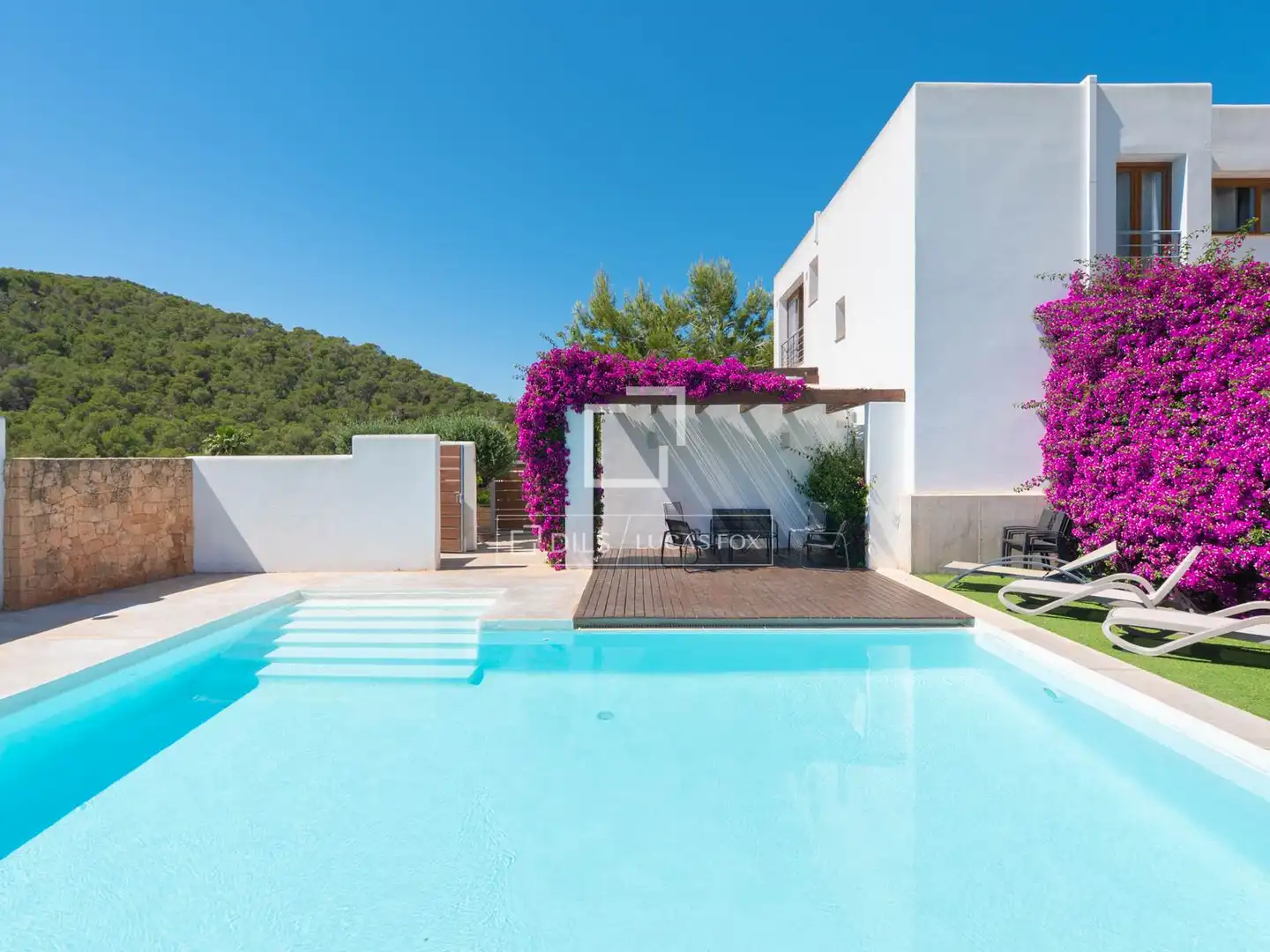 Schwimmbecken von Haus oder Chalet zum Verkauf in Santa Eulària des Riu mit Klimaanlage, Heizung und Terrasse