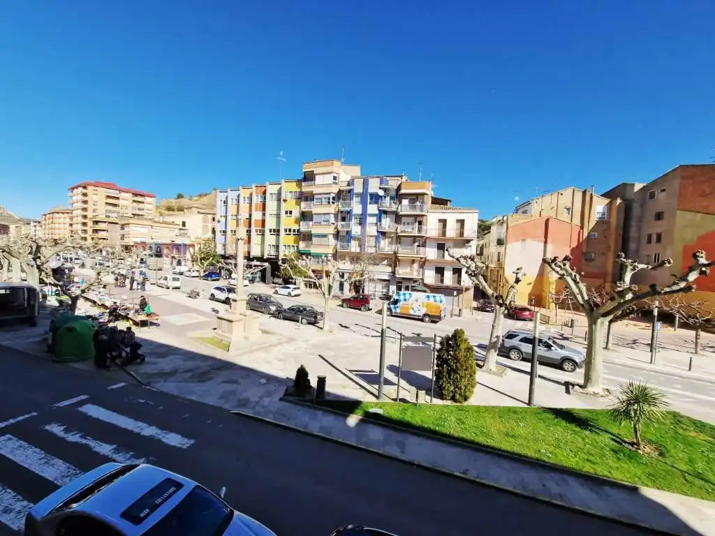 Vista exterior de Pis en venda en Tamarite de Litera amb Calefacció, Terrassa i Balcó