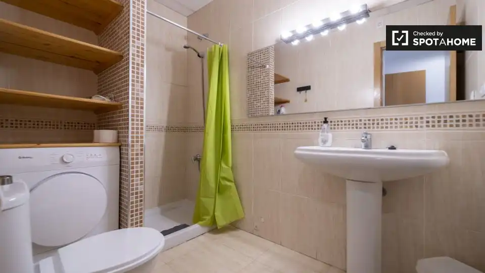 Appartamento con terrazza in affitto a L'Eixample, imagen 5