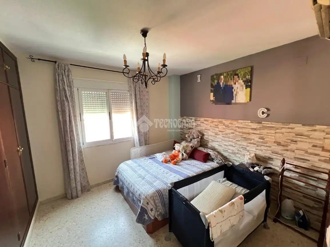 Bedroom of Flat for sale in Dos Hermanas  with Air Conditioner, Heating and Terrace