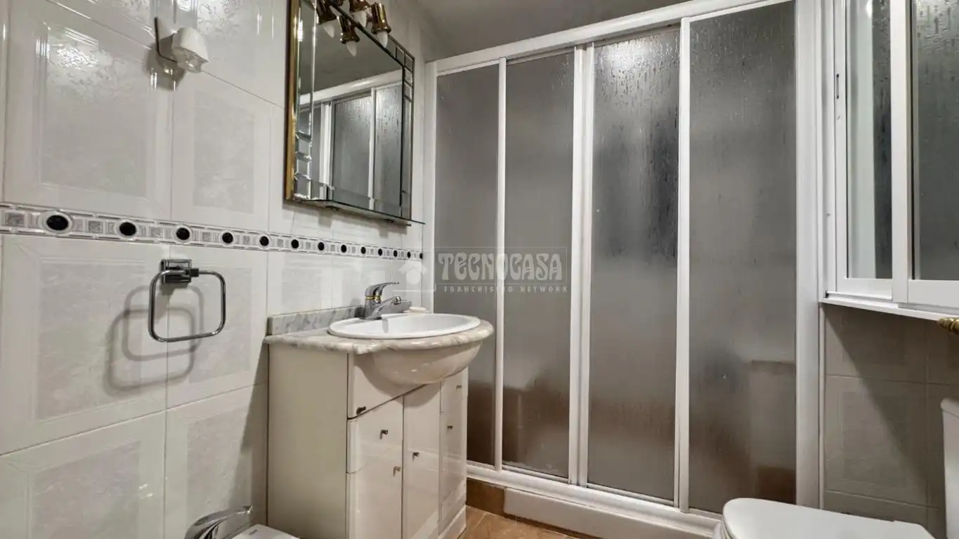 Baño de Piso en venta en Alcobendas con Calefacción y Terraza