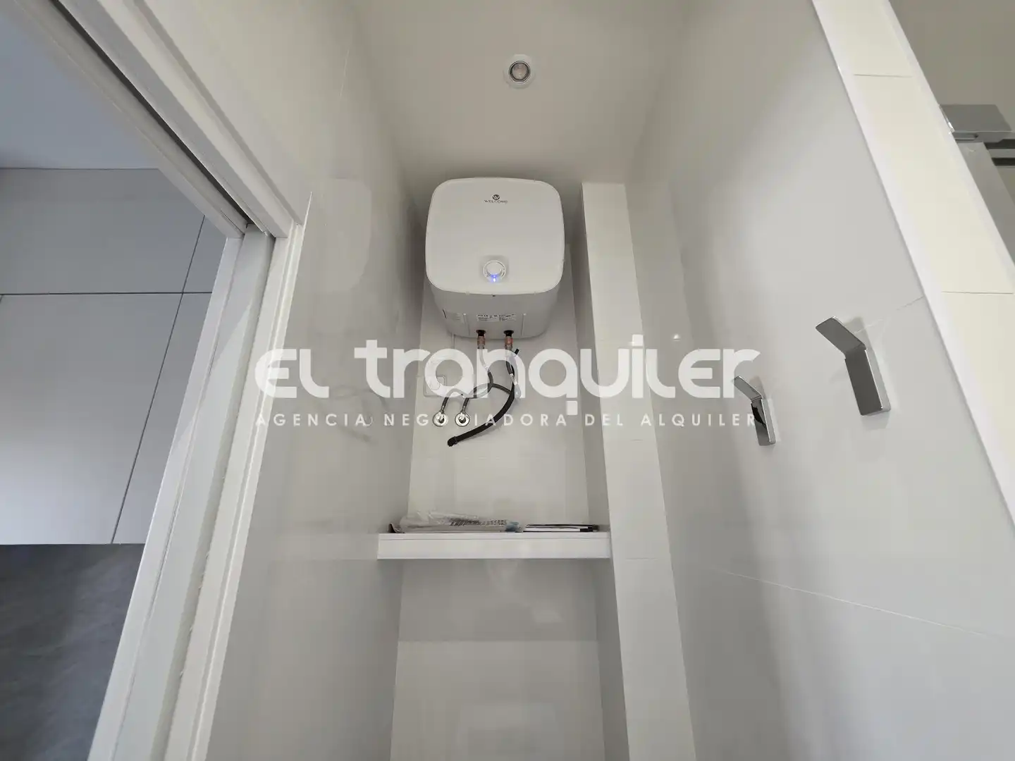 Badezimmer von Wohnung zur Miete in Madrid mit Klimaanlage und Waschmaschine