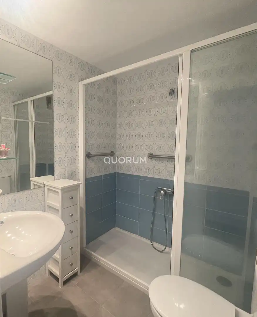 Badezimmer von Wohnung zum Verkauf in Getxo  mit Heizung, Terrasse und Möbliert