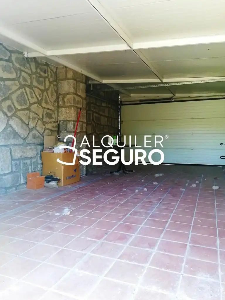 Parking de Casa o chalet de alquiler en Colmenar Viejo con Calefacción, Terraza y Amueblado