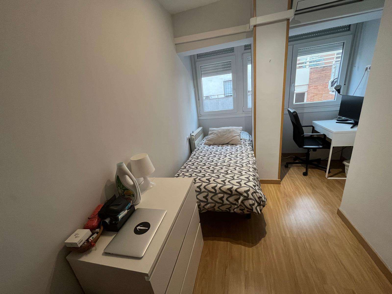 Bedroom of Flat to share in  Madrid Capital  with Air Conditioner, Terrace and Furnished