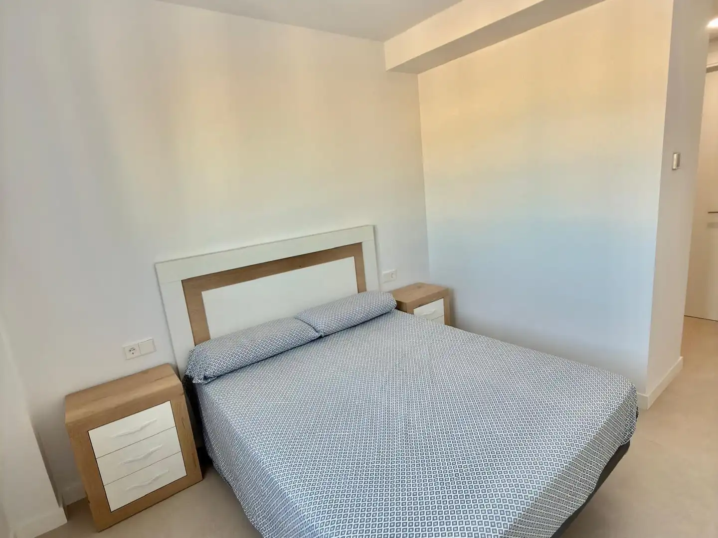 Dachboden zur Miete in Calle Calle Mar Cantábrico, Poniente - Faro