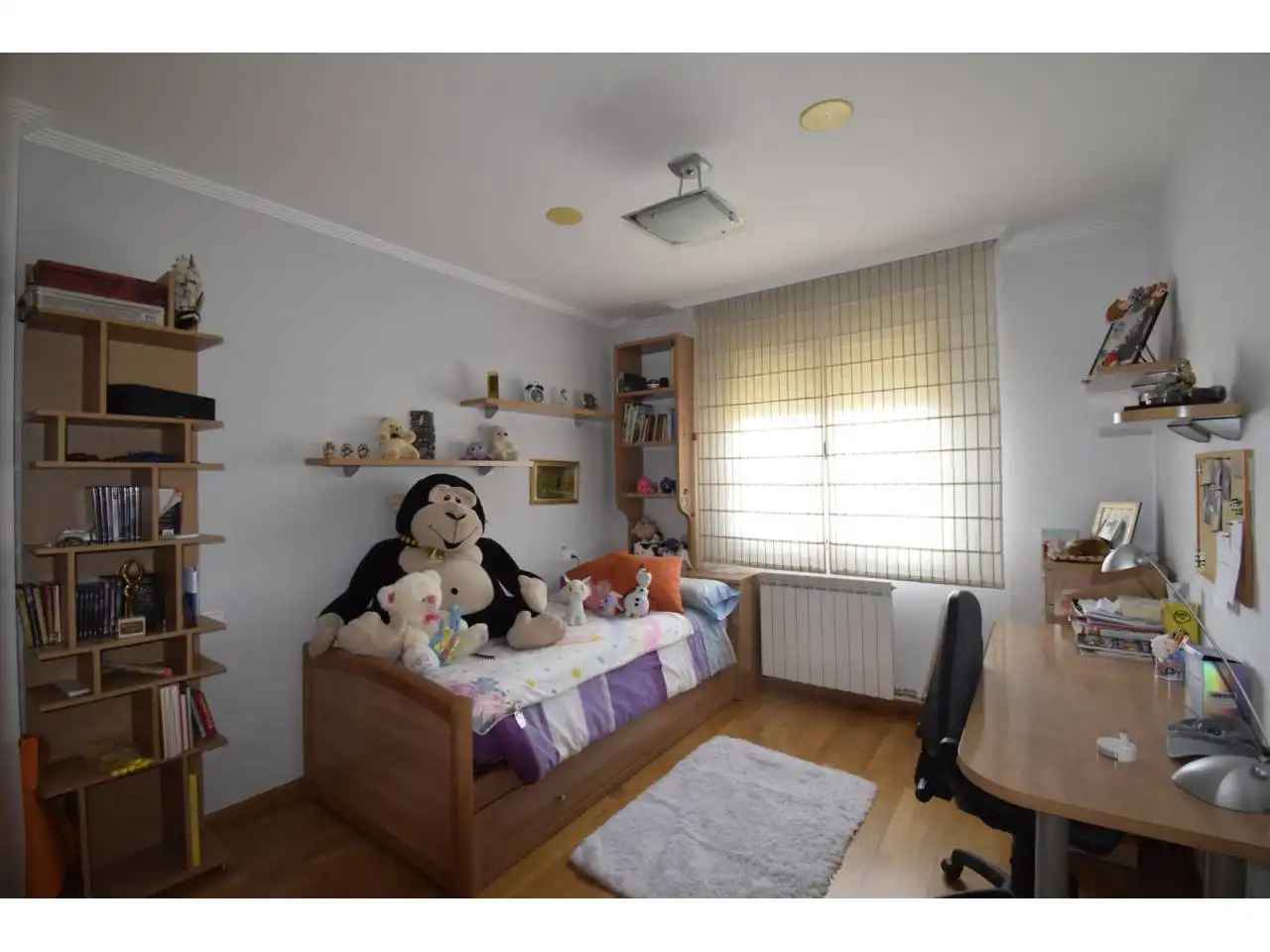 Dormitori de Casa o xalet en venda en León Capital  amb Calefacció, Parquet i Terrassa