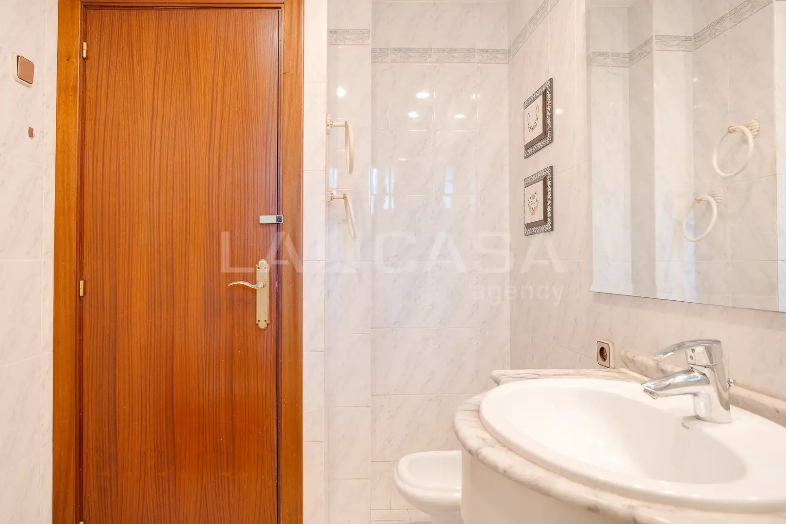Baño de Piso en venta en Barcelona con Calefacción, Trastero y Balcón