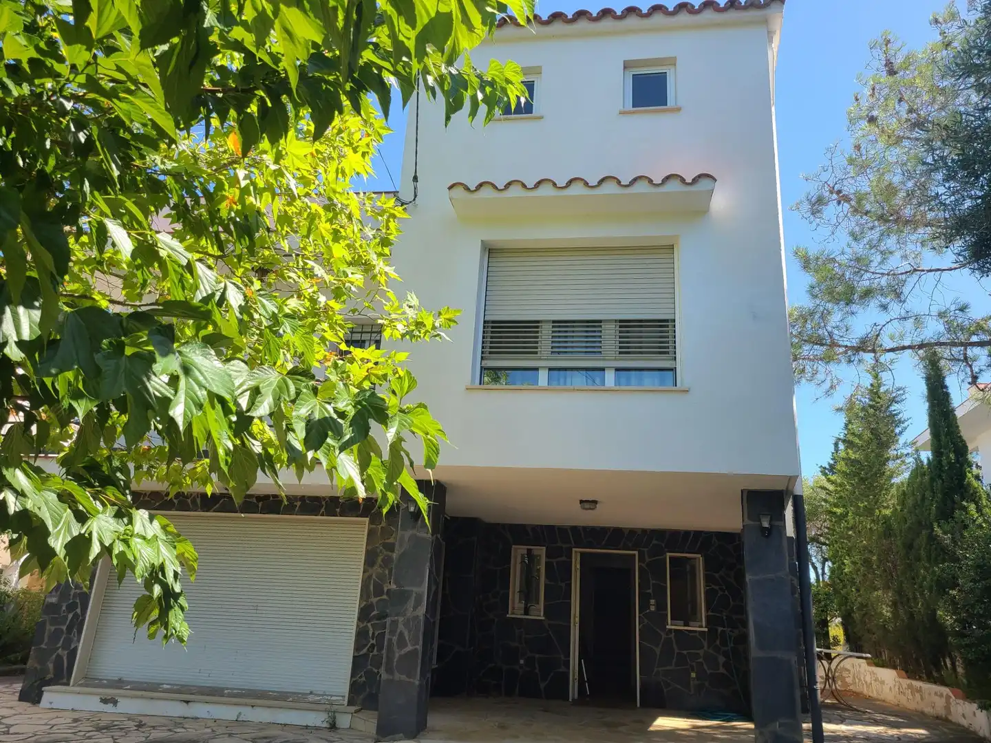Vista exterior de Casa o xalet en venda en Llançà amb Calefacció, Terrassa i Traster