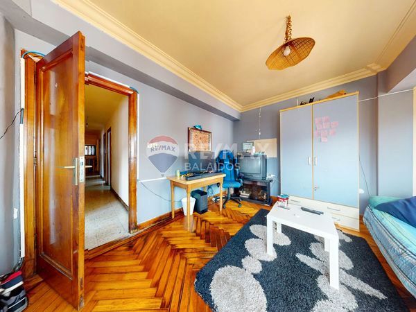 Dormitori de Pis en venda en Vigo  amb Calefacció i Parquet
