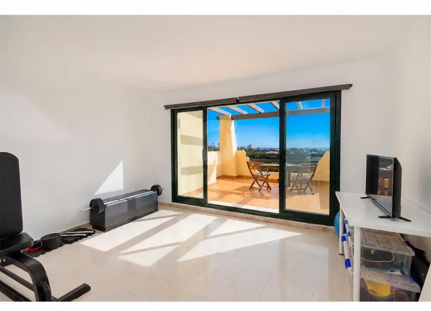Vista exterior de Dúplex en venta en Estepona con Piscina