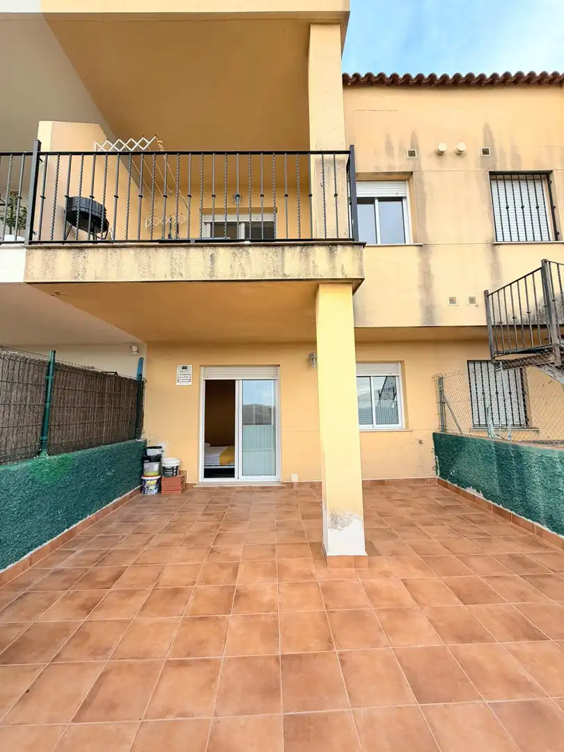 Vista exterior de Casa adosada en venda en Toràs amb Calefacció, Jardí privat i Terrassa